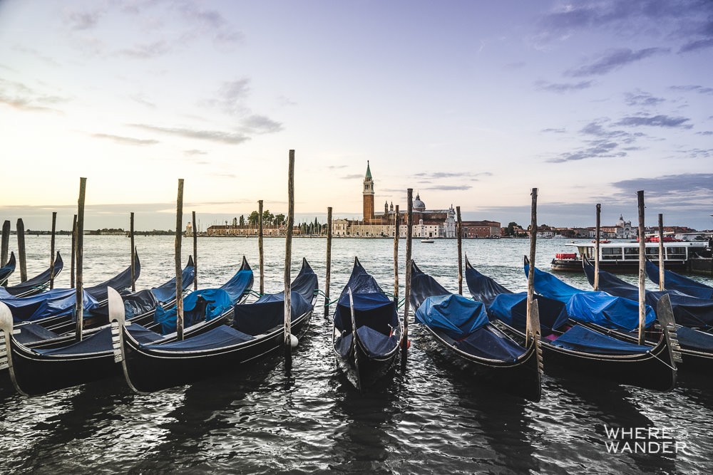 Sunrise-In-Venice-Gondola-Best-Photography-Locations