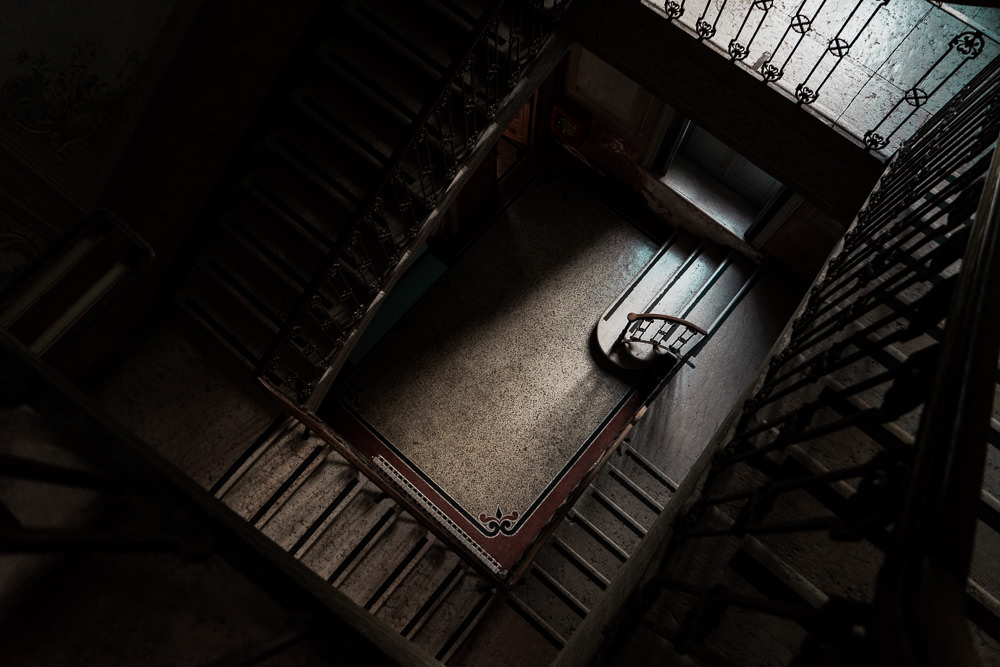 Creepy-hallway-old-building