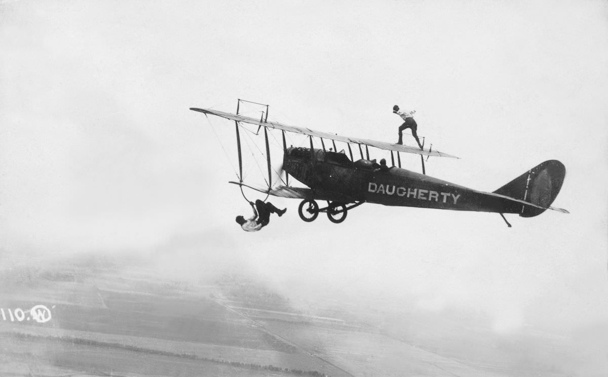 Vintage photos of wing walking in the 1920s