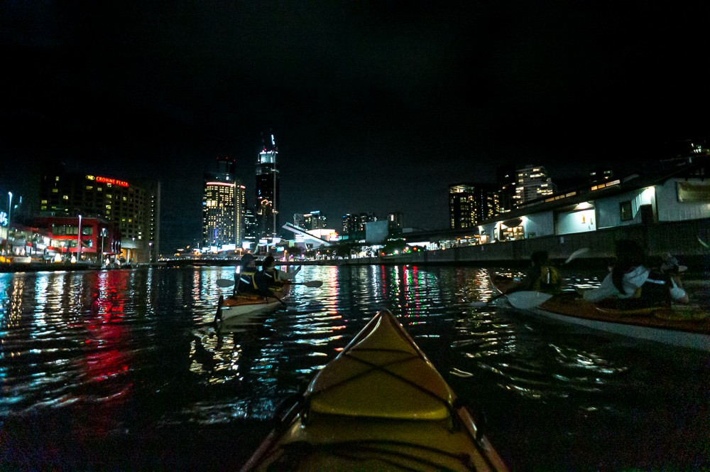 kayaking melbourne at night