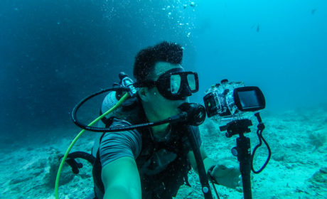 diver shooting underwater timelapse with tripod