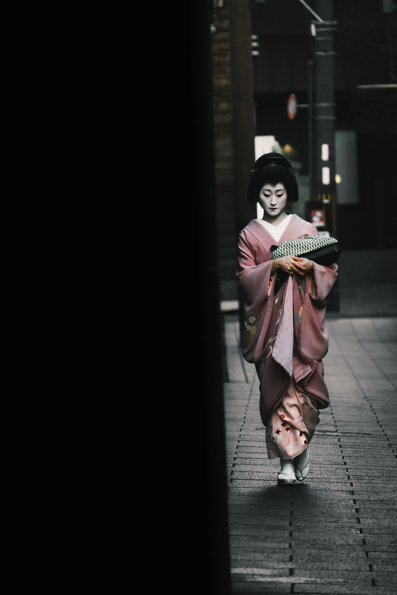 Geisha in Gion, Kyoto shot on Fujifilm 55-200mm
