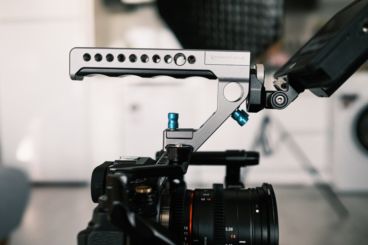 Side view of Kondor Blue remote top trigger for Fujifilm X-T4