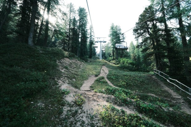 Cinque Torri Lift over ski path