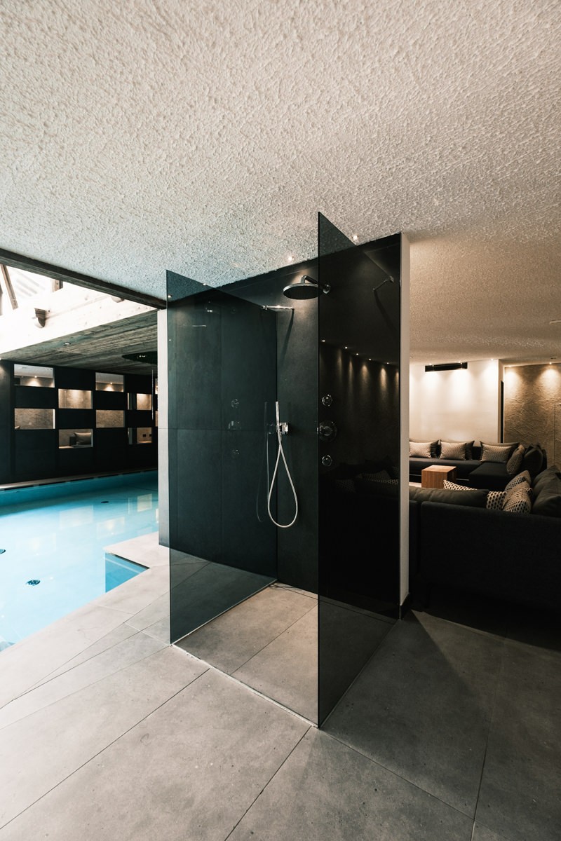 Hotel Marmolada Pool Showers