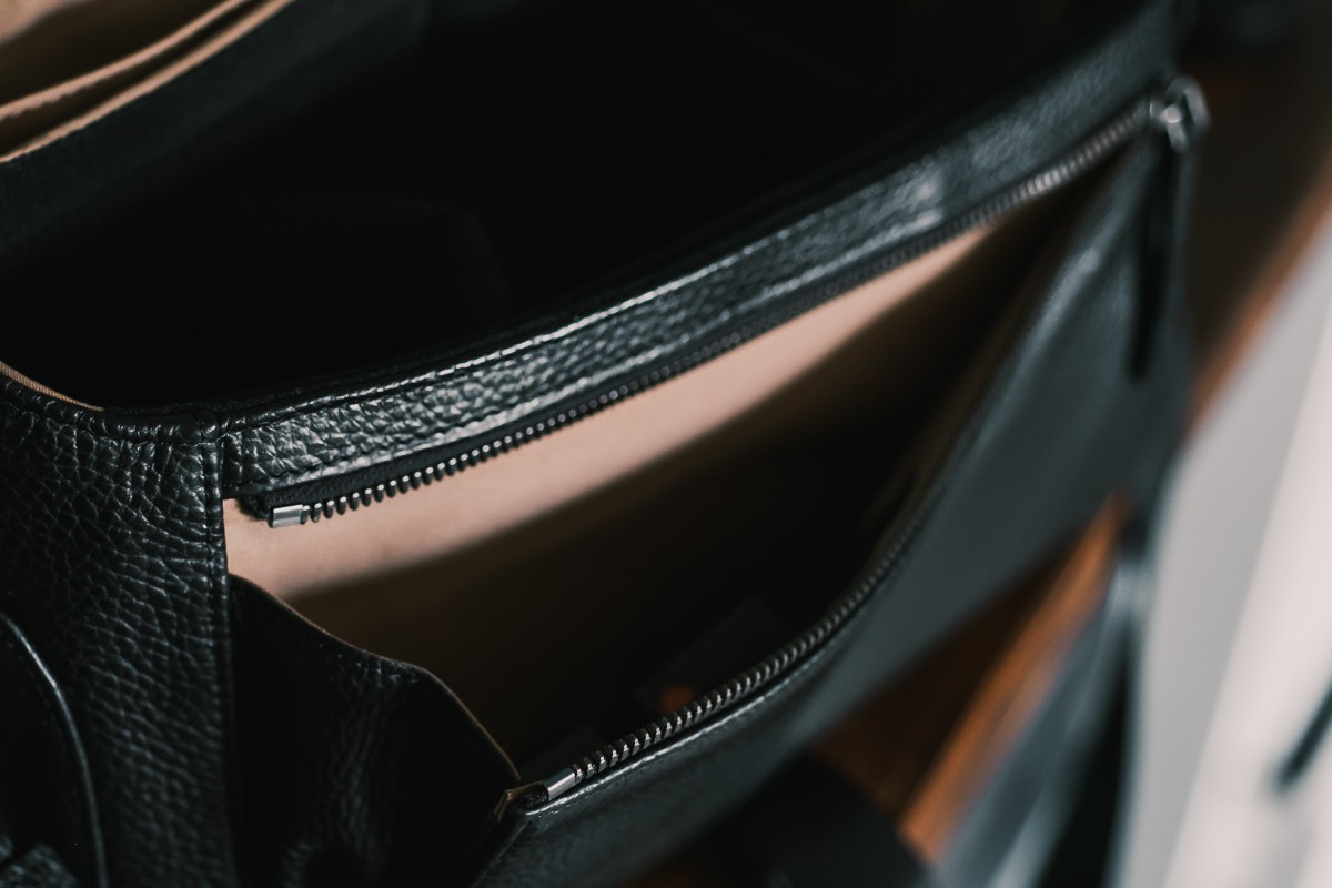 Grams28 172 Camera Bag front pocket