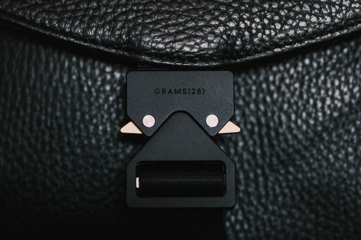 Grams28 172 Camera Bag close up of metal clasp buckle