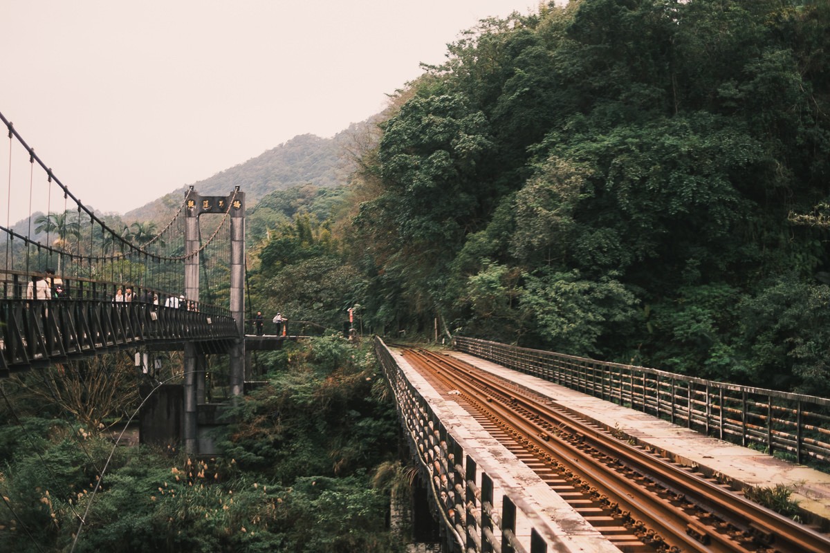 Suspension bridge near Shifen waterfall