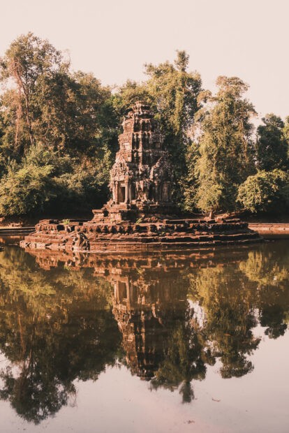 Neak Poan temple reflecting off water