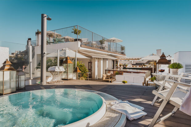 Hotel Amadeus Outdoor Pool Seville