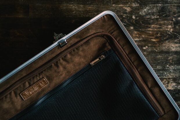 Sterling Pacific 40l zipper compartment