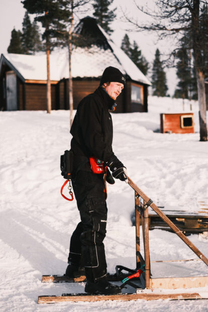 How to stand on back of husky sled demonstration