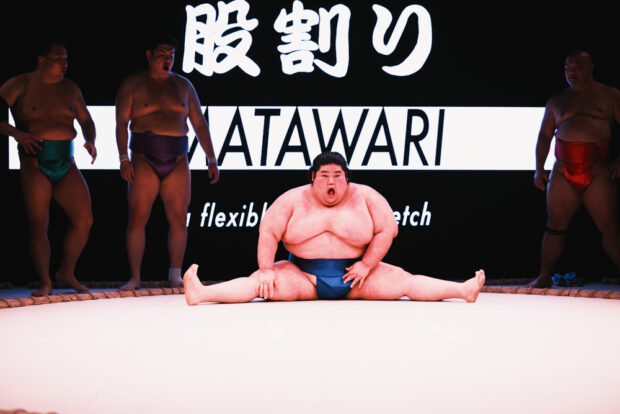Toma doing the splits at Sumo Hall Hirakuza Osaka