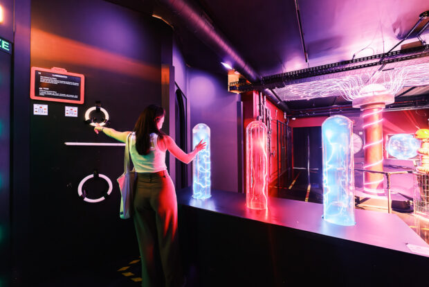 Plasma Electricity Conductor at Neonia Porto