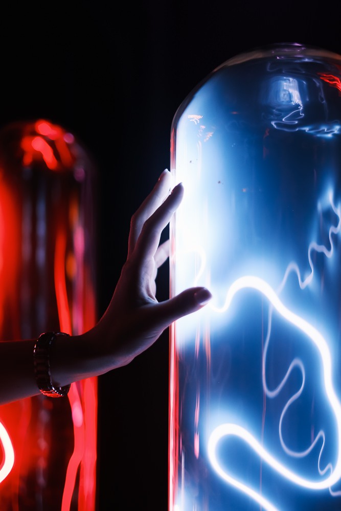 Hand conducting electricity from Tesla coil at Neonia Porto