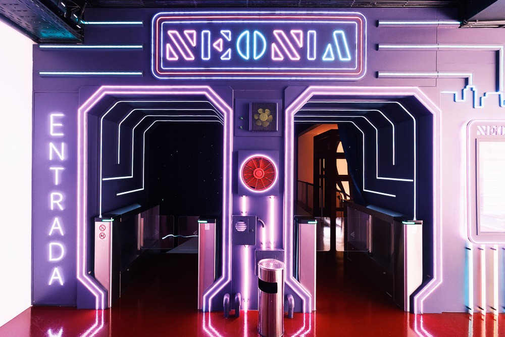 Neonia Porto Entrance