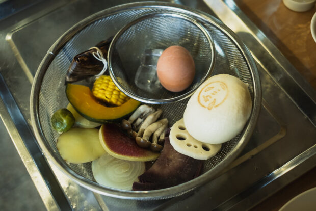 Vegetables, buns and egg or steaming at Jigokumushi Kobo Kannawa