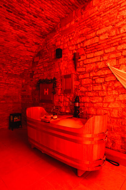 Wood soaking tub for two people at Bernard Beer Spa