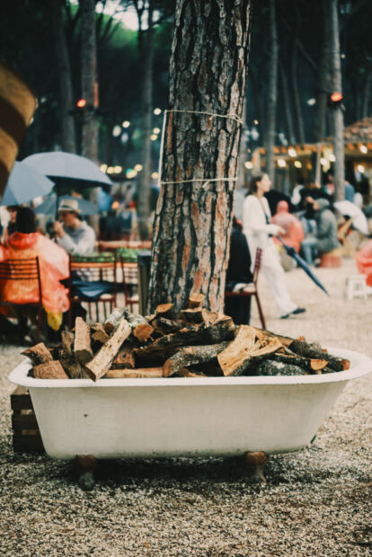 Bathtub filled with firewood at Chefs on Fire Cascais