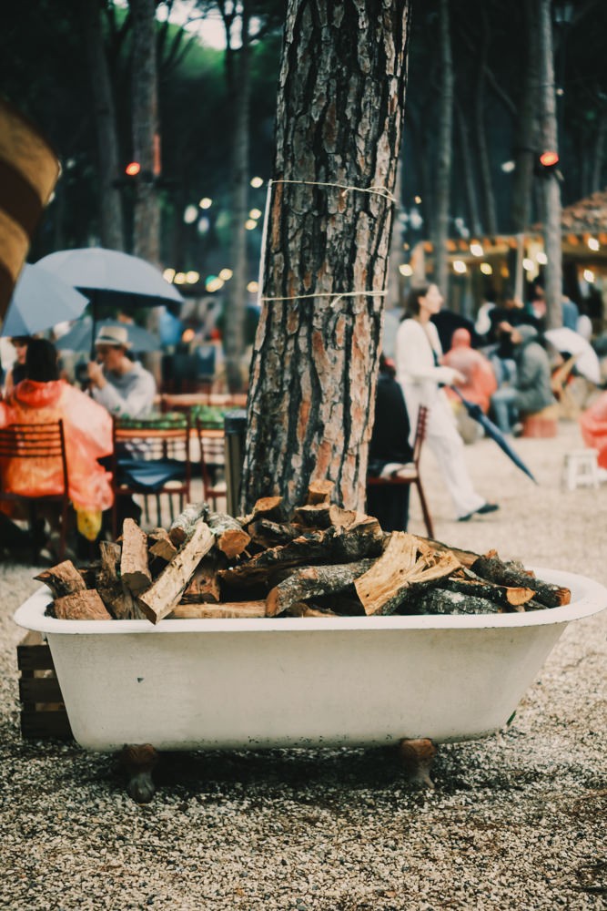 Bathtub filled with firewood at Chefs on Fire Cascais