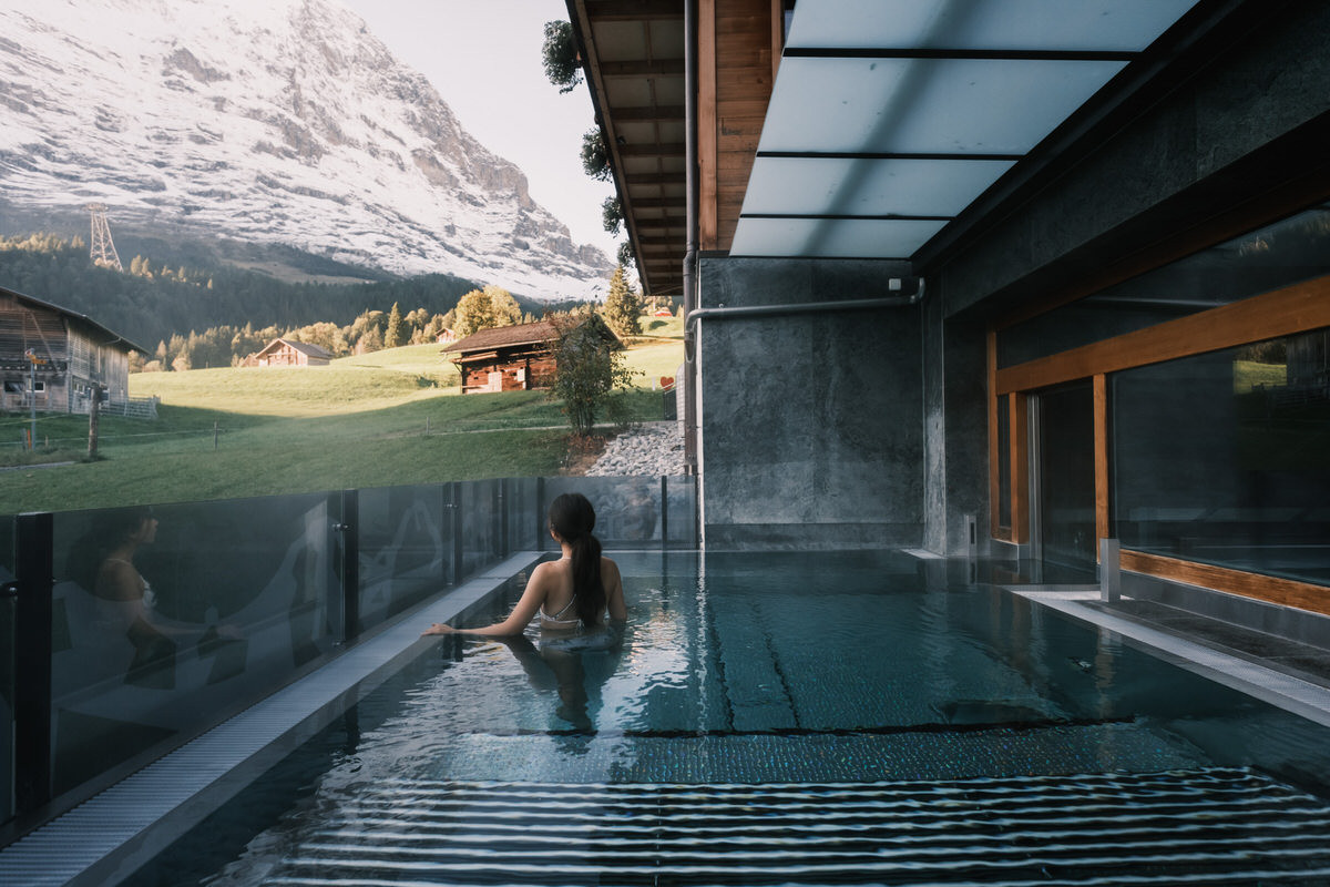 Woman in outdoor hot tub at Aspen Alpine Hotel in Grindelwald