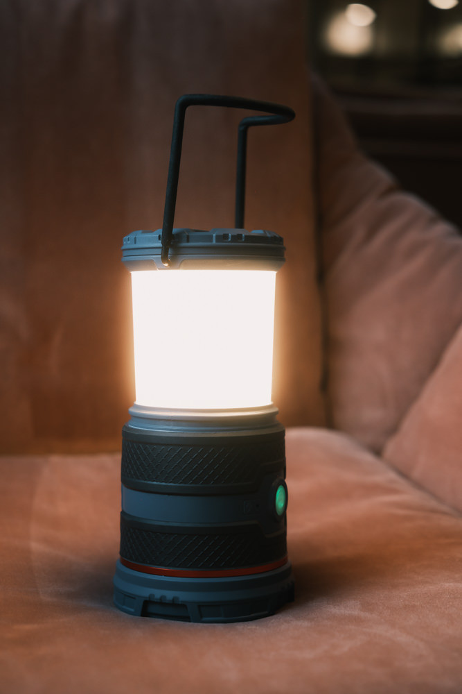 Handle and warm light mode on Coast EAL35R lantern