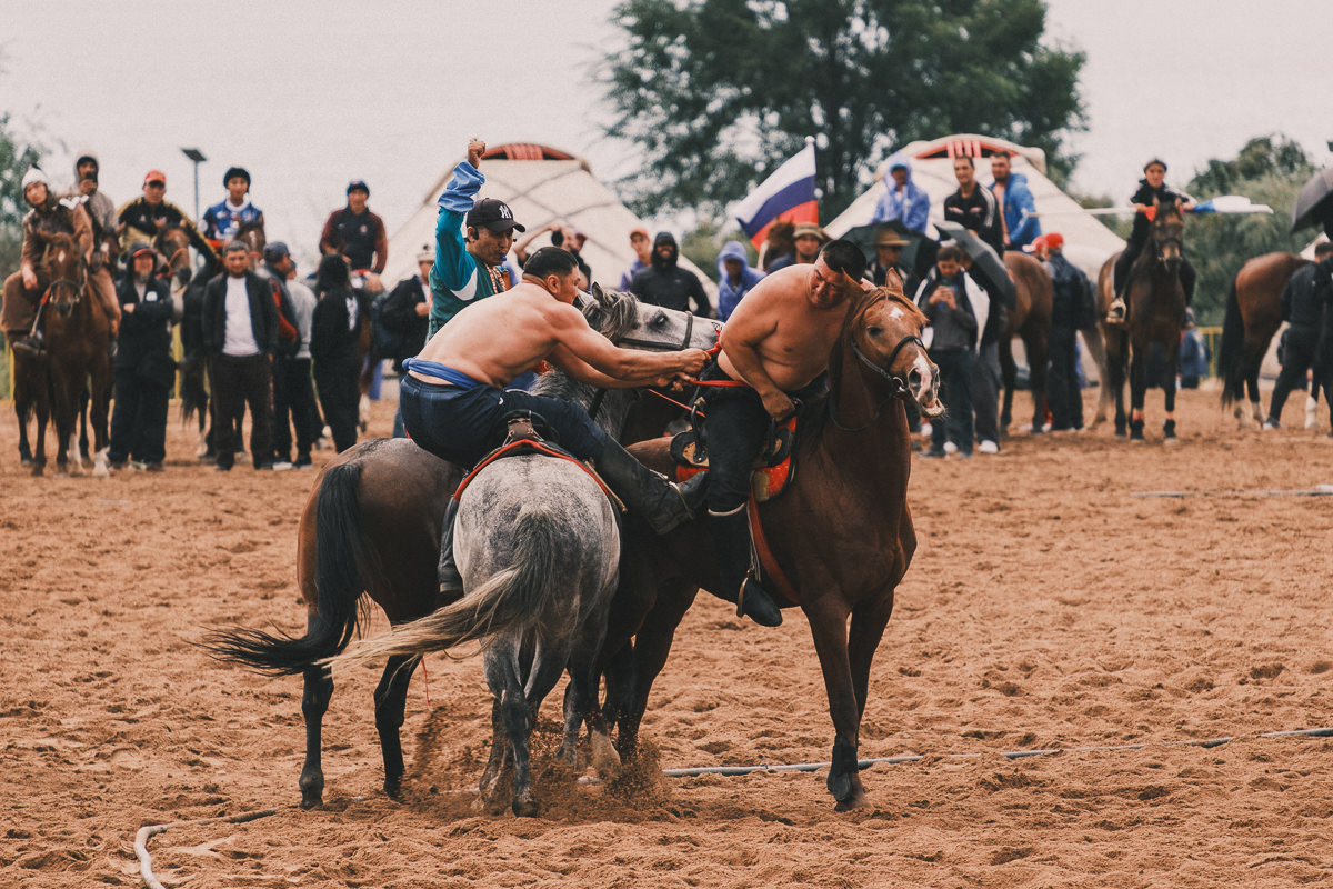 Er-Enish Horseback wrestling at the World Nomad Games